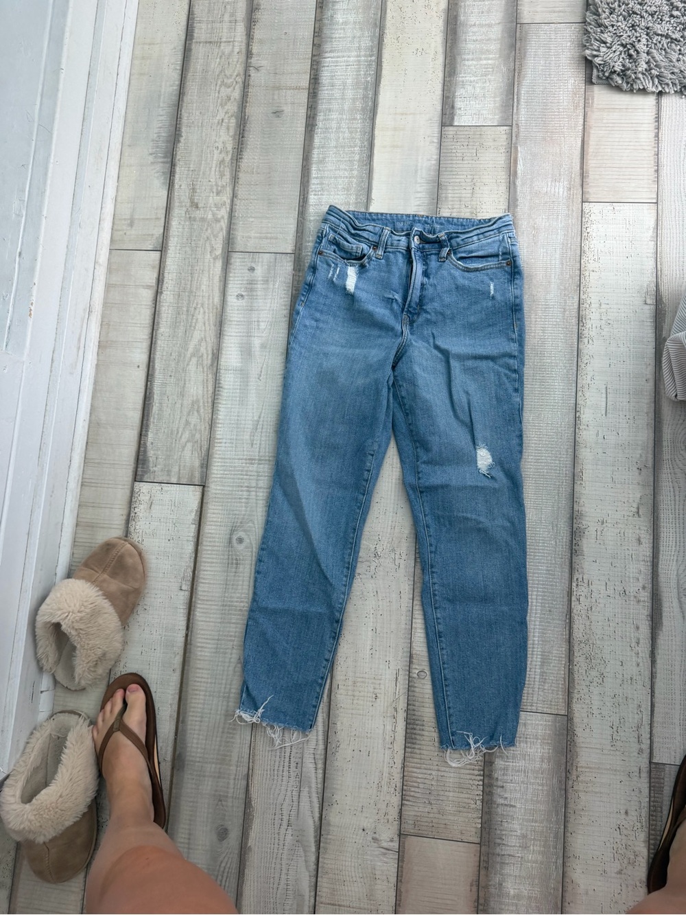 Old Navy Light Blue Distressed Ankle Jeans